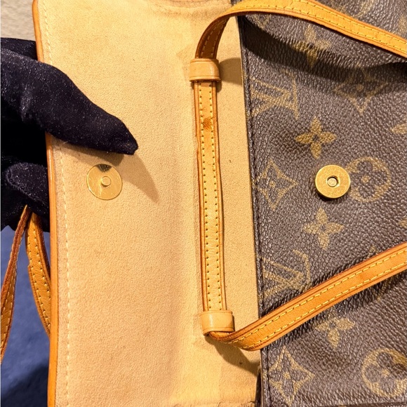 Louis Vuitton Monogram Pochette Twin PM with Removable Strap - Picture 13 of 13